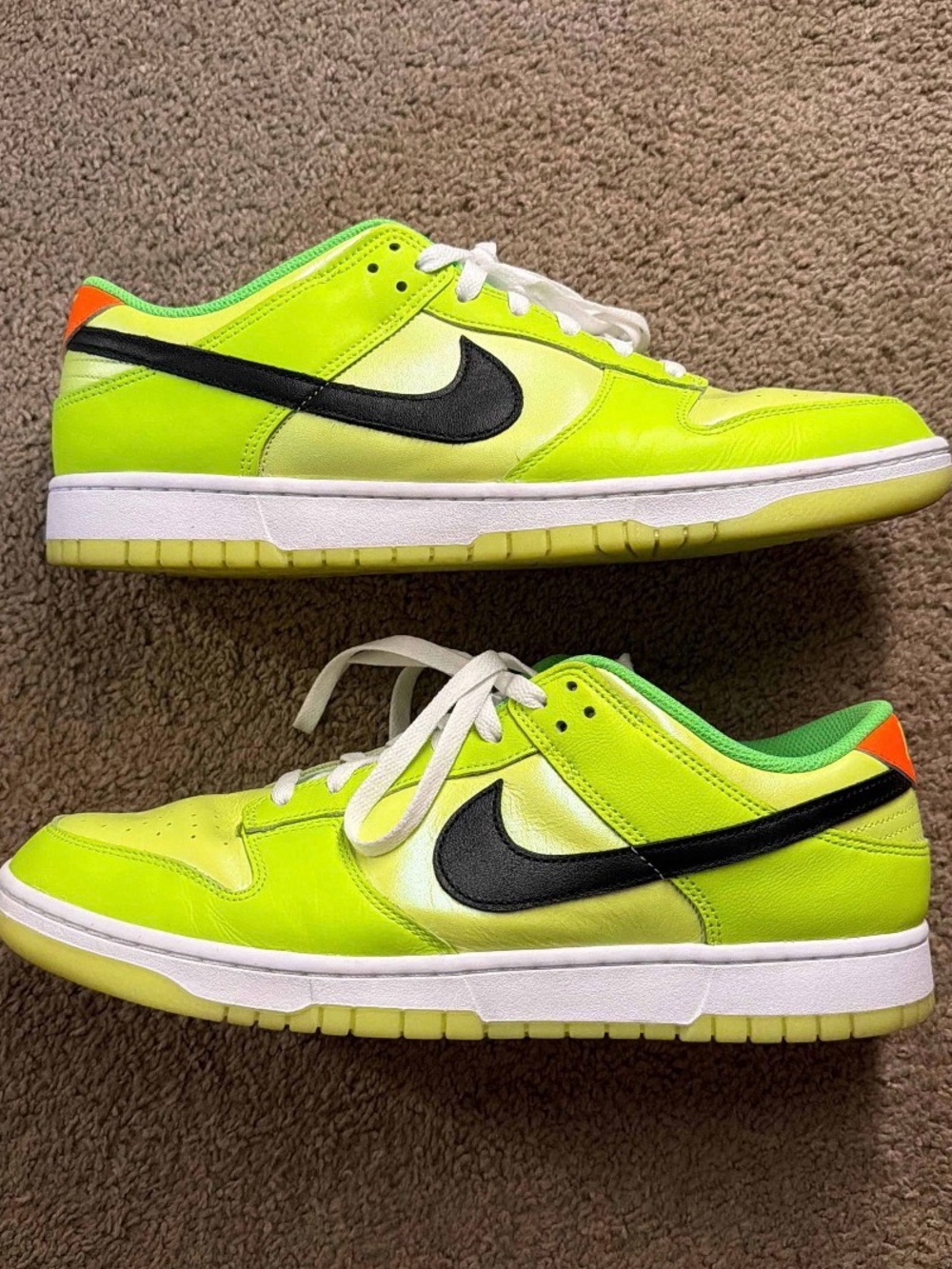 Nike Dunk Low SE “Volt”